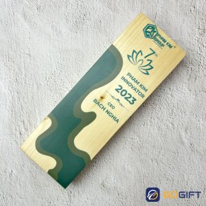 Cúp lưu niệm gỗ vinh danh CEO 4