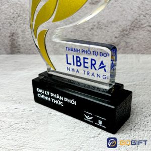 Cúp vinh danh đại lý phân phối Libera 3