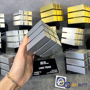 Cúp thiết kế TK Ventures kim loại 3