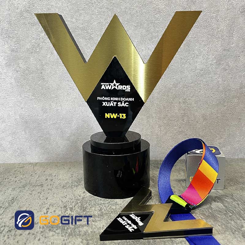 kỷ niệm chương kim loại Cúp thiết kế tặng sếp