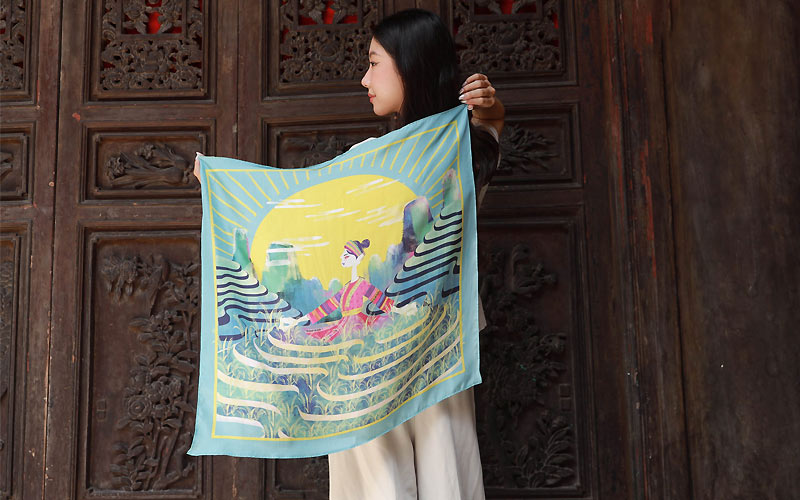 Khăn lụa thủ công