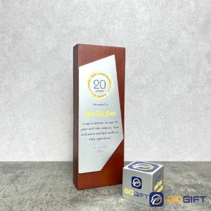 Cúp thiết kế vinh danh cống hiến Everlife 2