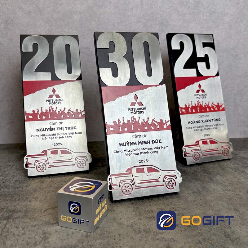 biểu trưng vinh danh 8 biểu trưng vinh danh 8