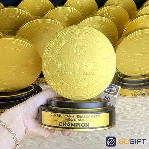 Cúp thiết kế vô địch Kick Off Center Point Poker