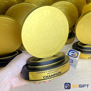Cúp thiết kế vô địch Kick Off Center Point Poker 2