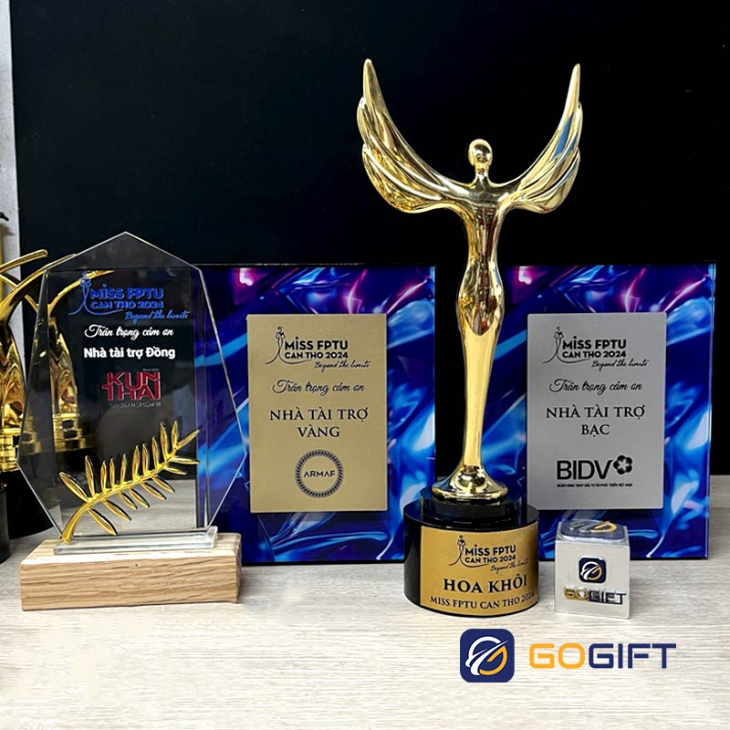 cúp hoa hậu