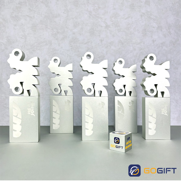 Cúp thiết kế We Young by Wechoice 3