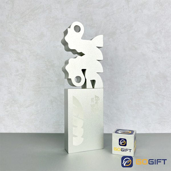 Cúp thiết kế We Young by Wechoice