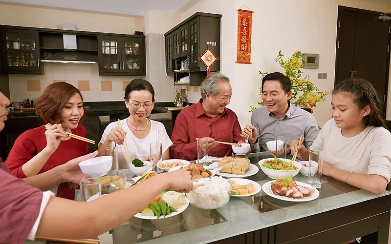 Đi ăn tất niên mua quà gì Đi ăn tất niên mua quà gì