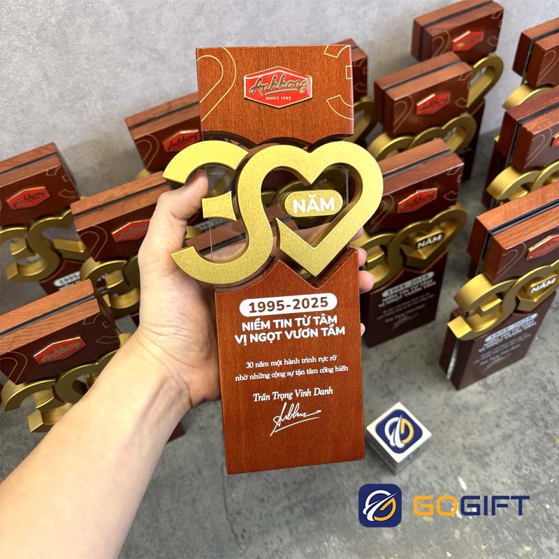 biểu trưng gỗ đồng 6