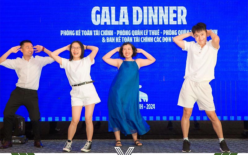 Văn nghệ tất niên Văn nghệ tất niên