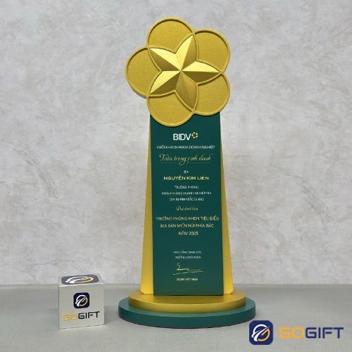 Cúp thiết kế BIDV logo bông mai