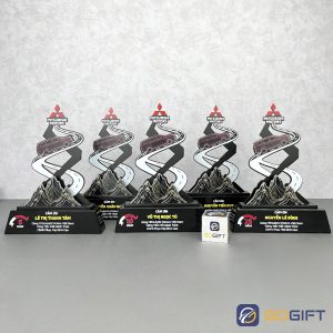 Cúp thiết kế thâm niên Mitsubishi Motors